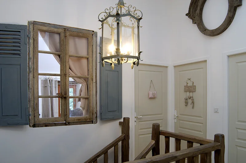 Ein Fenster auf der Treppe, l’Oustal